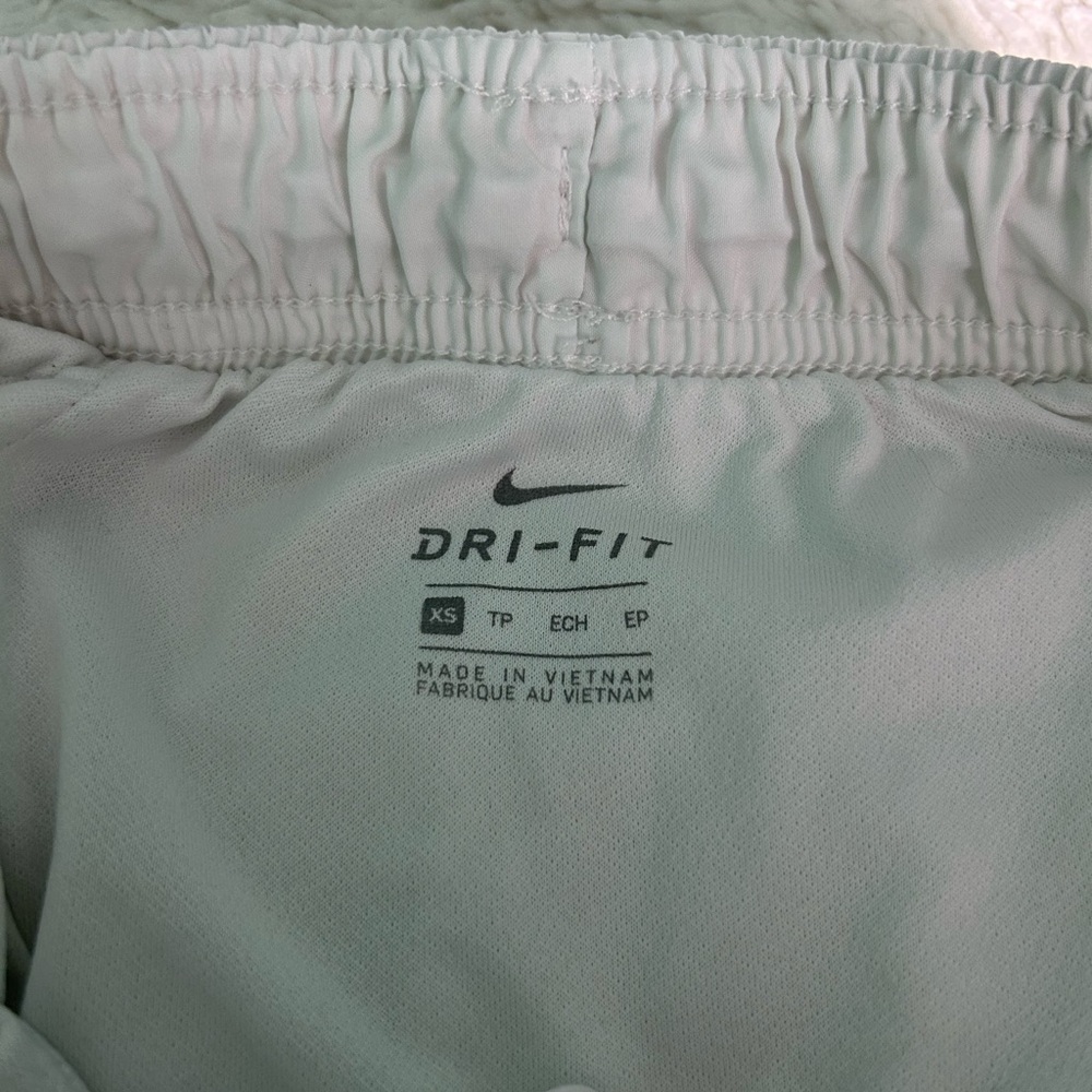 Nike Women's White Shorts - Picture 4 of 4